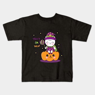 Cute Unicorn cat cartoon wear witch dress for halloween party Kids T-Shirt